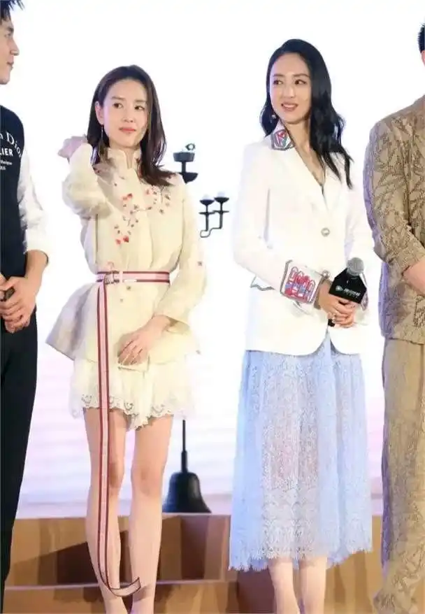 身材娇小气质出众女明星_小骨架女明星_小个子美女惊艳合照