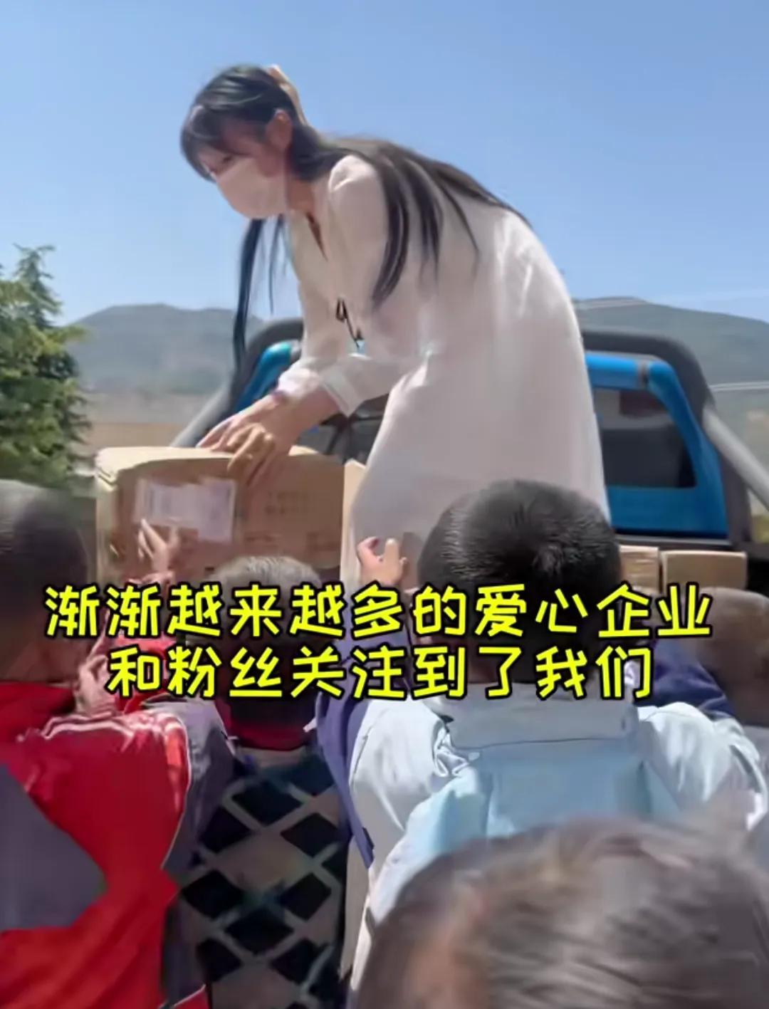 相宜视频前后表述不一致_博士网红相宜黑料被扒,_相宜直播间相亲事件