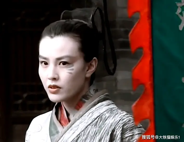 长脸女明星_长方形脸女明星_脸部比例异于常人的女明星
